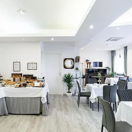 Aparthotel Hotiday Collection - *